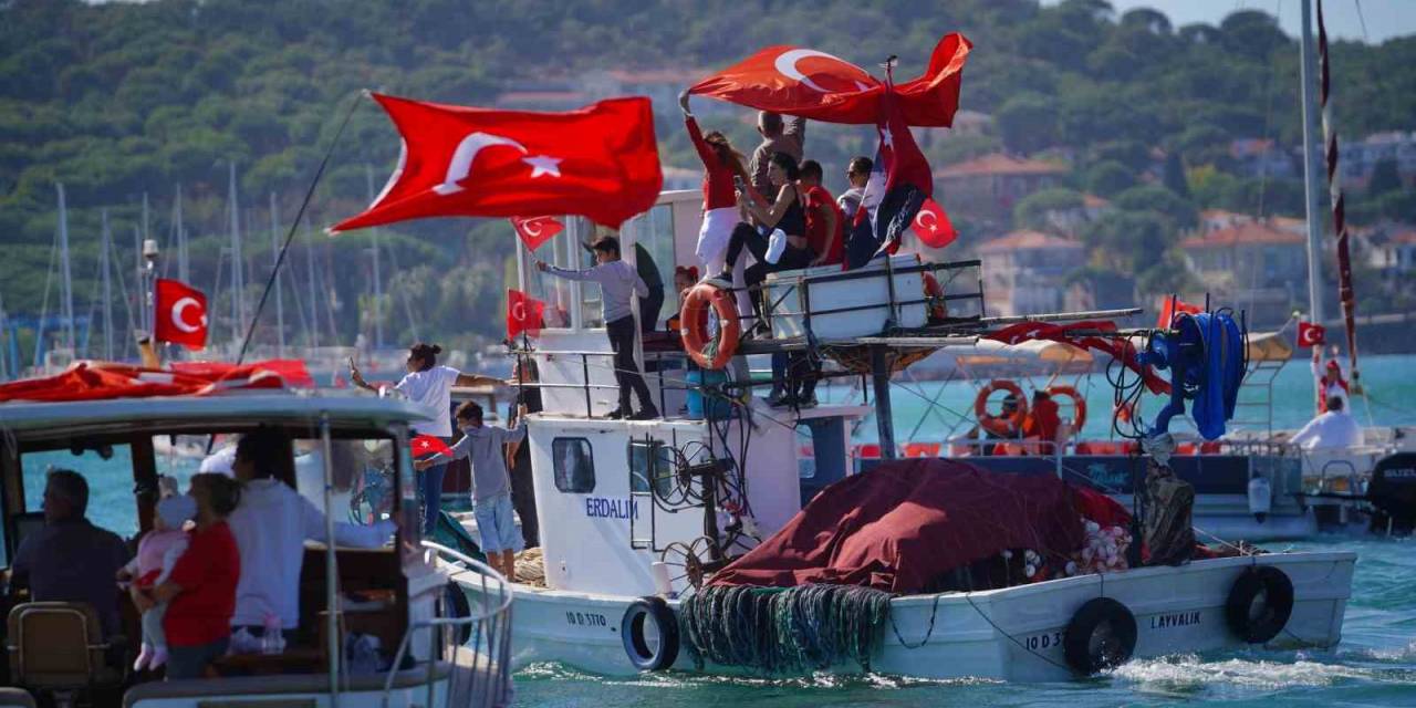 Teknelerin Cumhuriyet Korteji Büyük İlgi Gördü