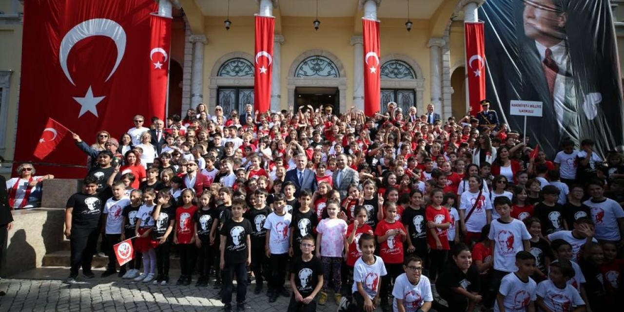 İzmir İl Milli Eğitim Müdürlüğü, Cumhuriyet’imizin 100. Yılı Kutlamalarını Meydanlara Taşıdı