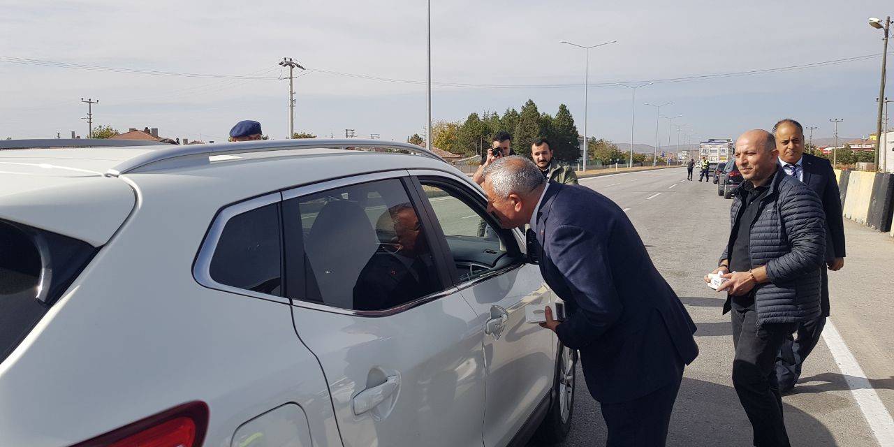Cumhuriyetin 100. Yılında Sürücülere Leblebi Dağıtıldı