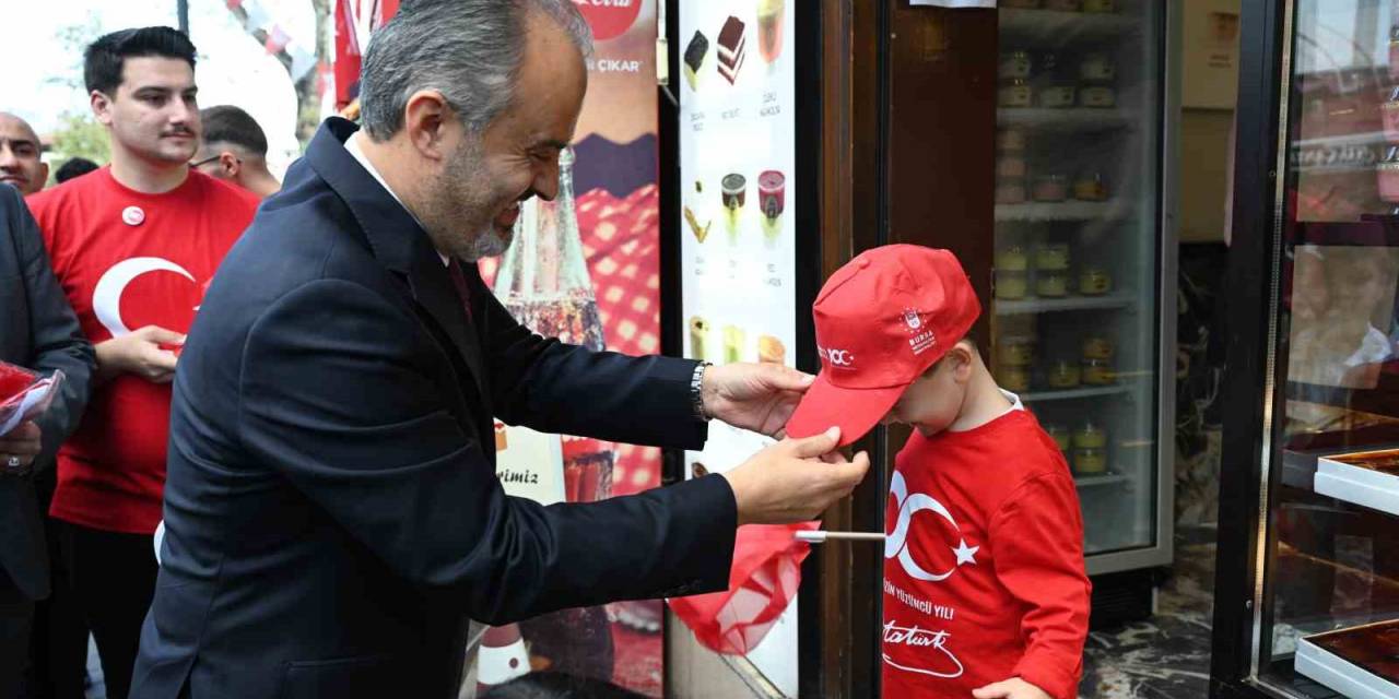 Bursa Kırmızı-beyaza Büründü