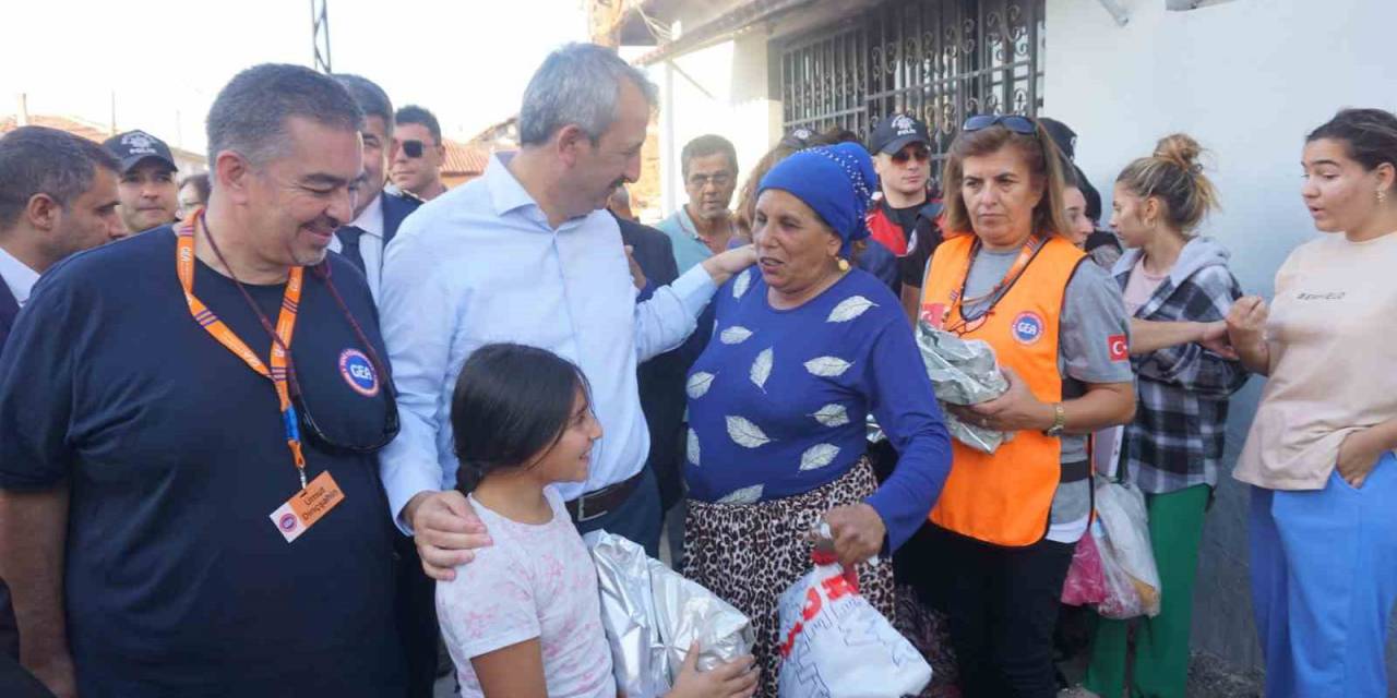 Arama Kurtarma Ekibi Ve Vali Sezer’den Çocuklara Bayram Hediyesi