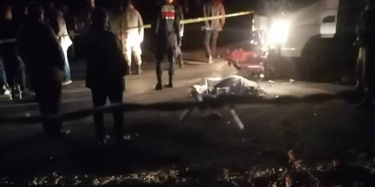 Kamyonet İle Motosiklet Kafa Kafaya Çapıştı: 1 Ölü, 1 Yaralı
