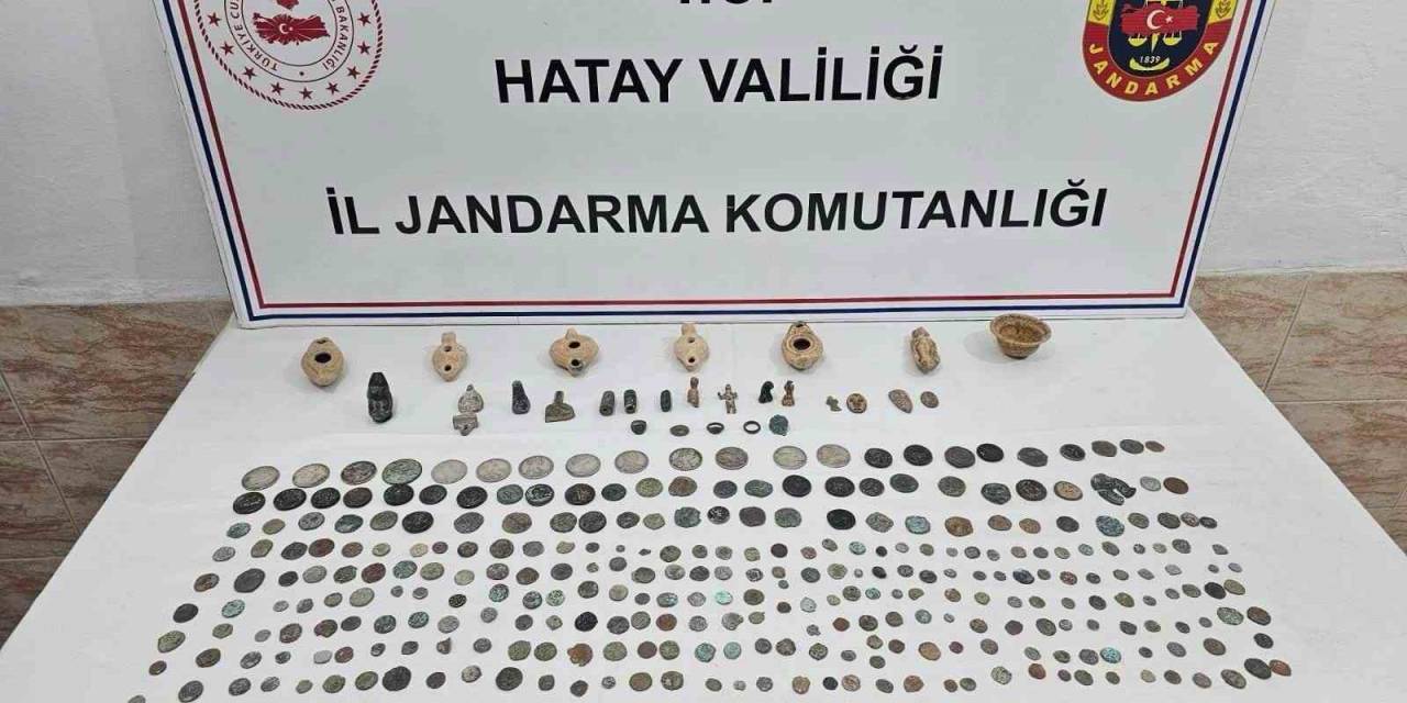 Şüpheli Şahsın Evinden Çok Sayıda Tarihi Eser, Silah Ve Mühimmat Çıktı