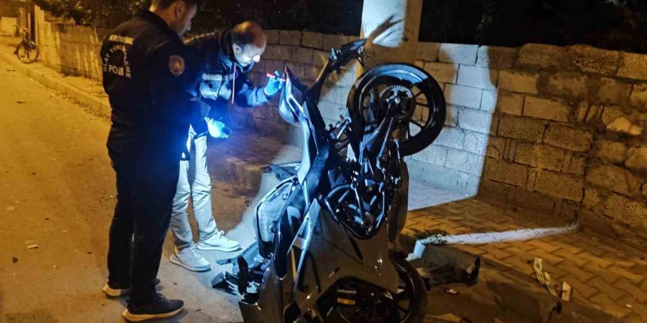 Arkadaşından Ekmek Almak İçin Motosikletini Alan Şahıs Beton Direğe Çarptı: 1 Ağır Yaralı