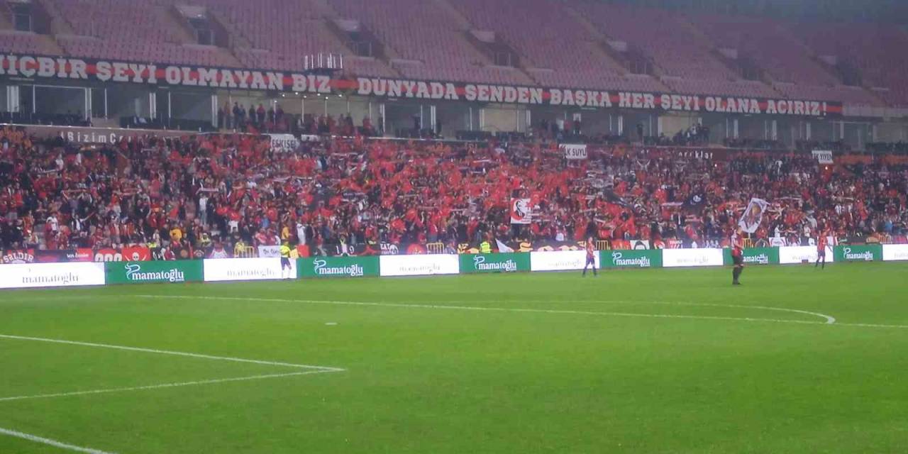 Eskişehirspor Tribünlerinde Cumhuriyetin 100’üncü Yıl Coşkusu Yaşandı