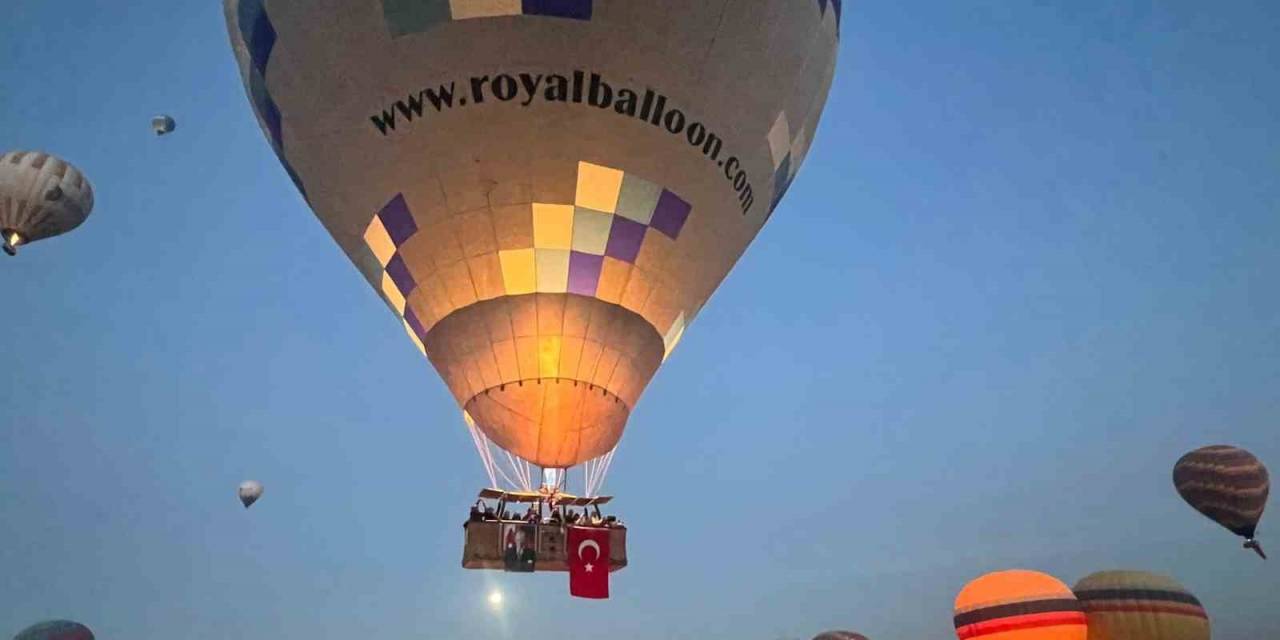 Gökyüzünde Cumhuriyet Coşkusu