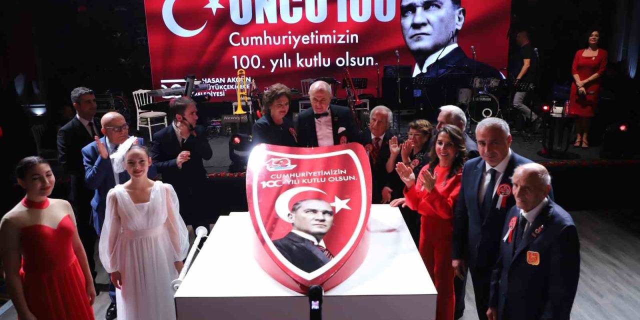 Büyükçekmece’de “Cumhuriyet Balosu” Düzenlendi