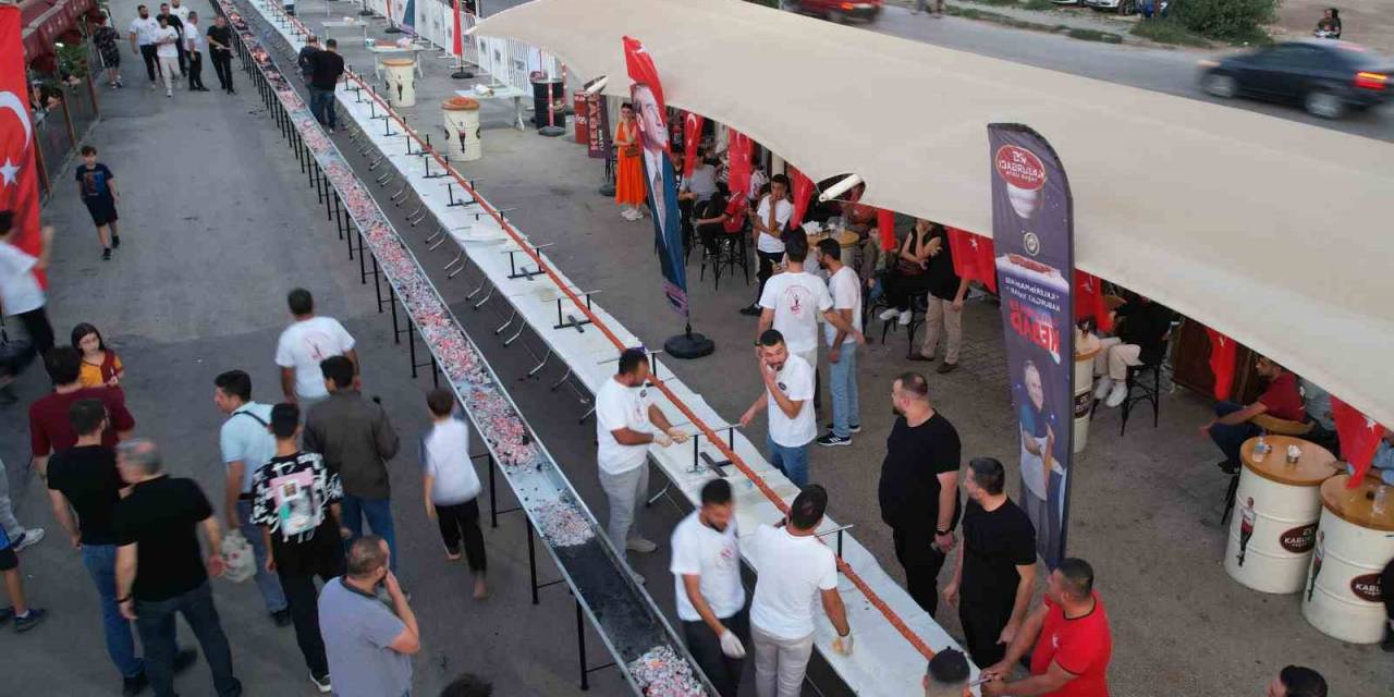 Cumhuriyet’in 100. Yılını 100 Metrelik Boru Kebapla Kutladı