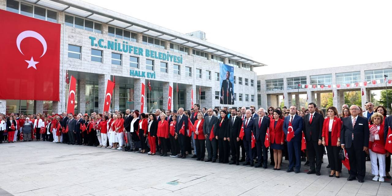Nilüfer’de Cumhuriyet Bayramı Kutlamalarının İlk Adresi Atatürk Anıtı