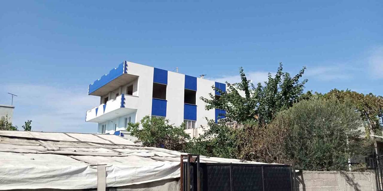 Genç Kadın Evde Ölü Bulundu, Kocasının Öldürdüğü Değerlendiriliyor