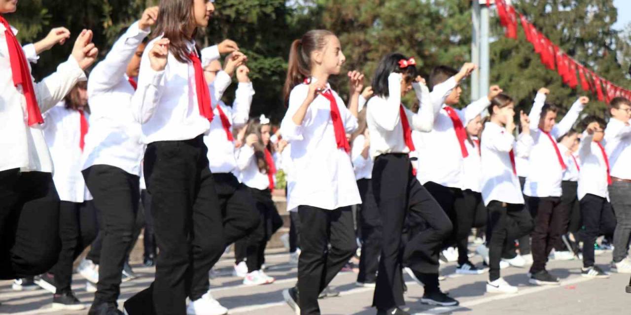 1923 Öğrenciden Göz Dolduran Harmandalı Zeybeği Gösterisi