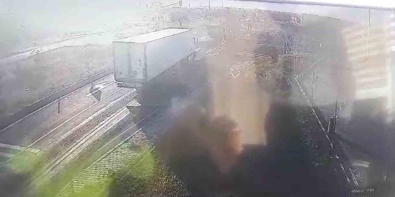 Kırmızı Işıkta Geçerek 2 Kişinin Ölümüne Sebep Olan Sürücü Tutuklandı
