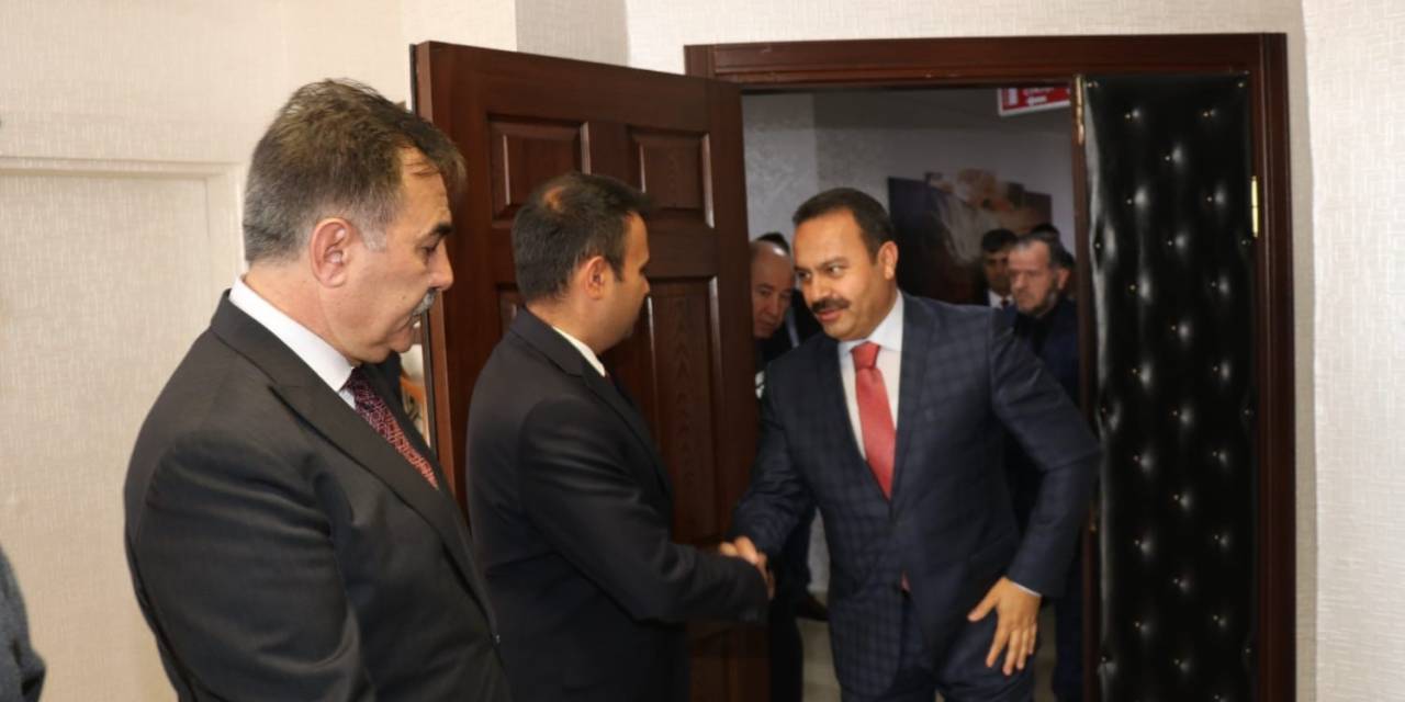 Ahlat’ta Cumhuriyet’in 100. Yılı Coşkuyla Kutlandı