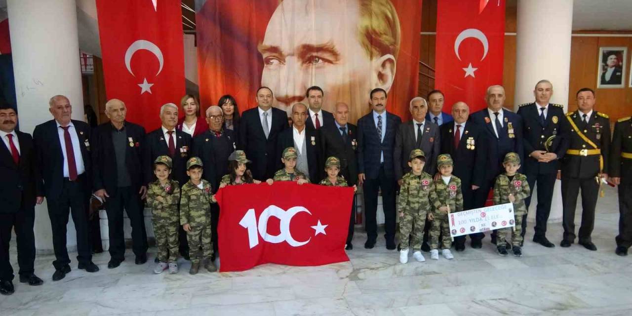 Tatvan’da Cumhuriyet’in 100. Yılı Coşkuyla Kutlandı