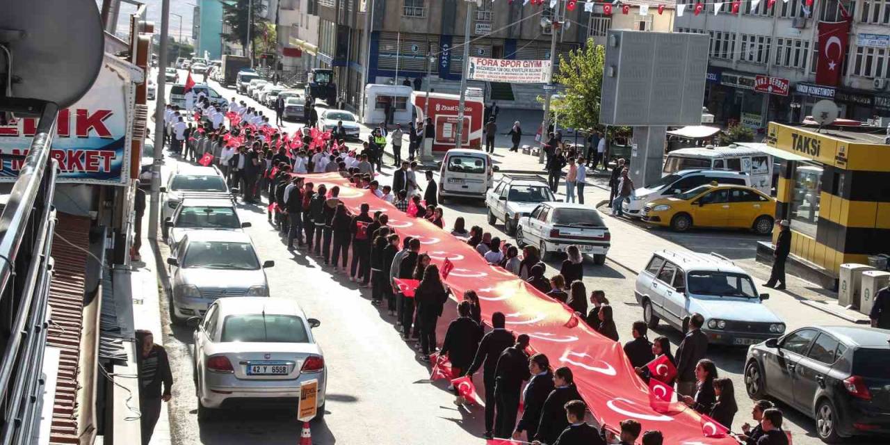 Yunak’ta Cumhuriyet’in 100. Yılı Coşkuyla Kutlandı