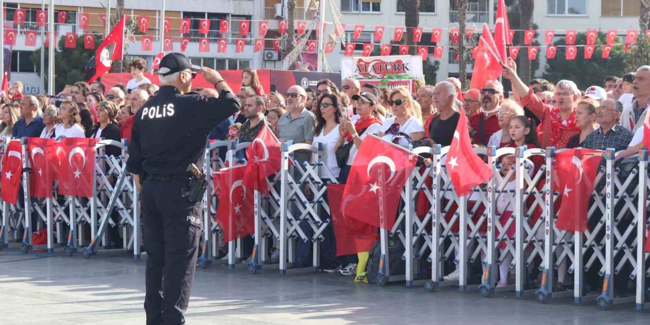 İzmir’de Cumhuriyet’in 100. Yıl Coşkusu