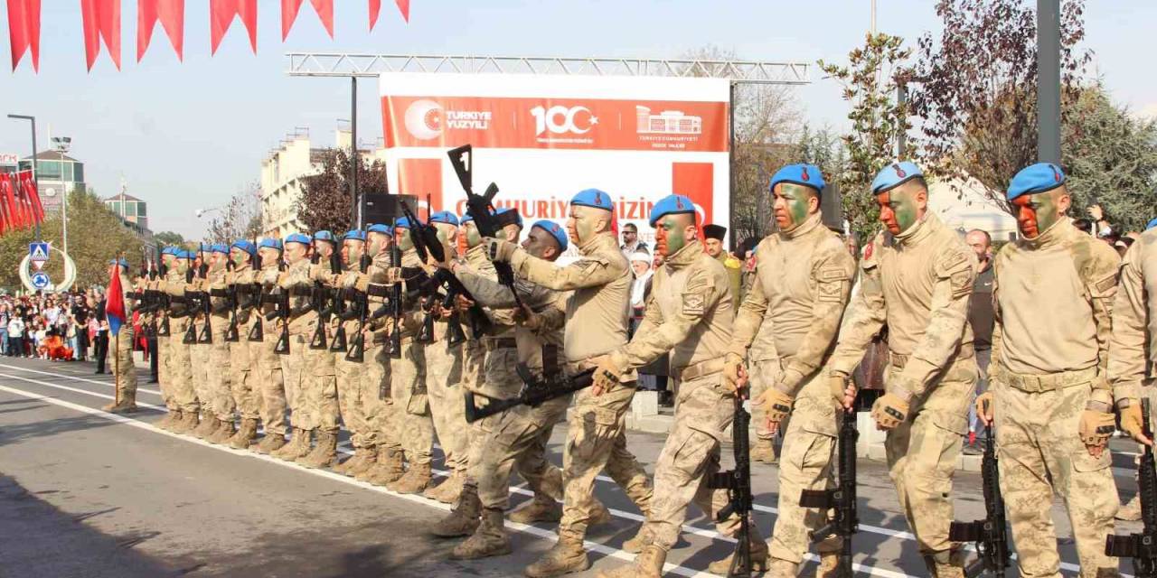 Düzce’de Cumhuriyetin 100. Yılı Coşku İle Kutlandı