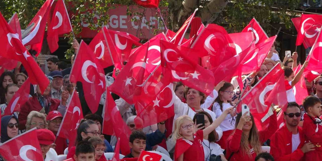 Çanakkale’de 29 Ekim Coşkuyla Kutlandı