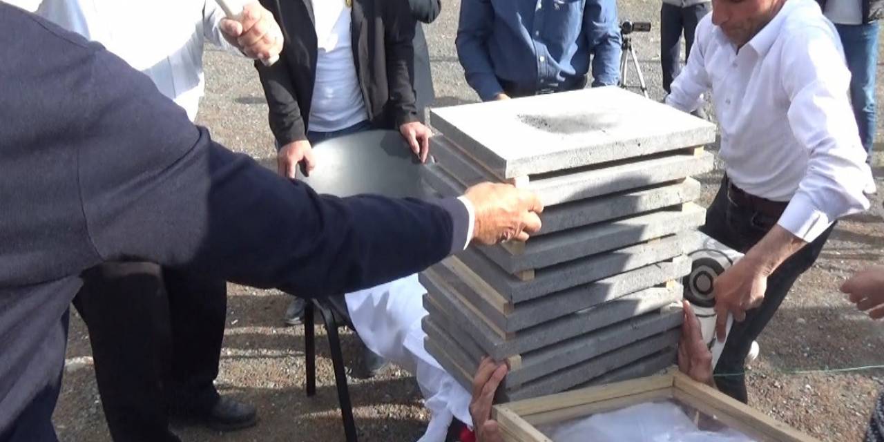 Milli Karateci Eyüp Olugi, 120 Kilo Taşı Midesinde Balyozla Kırdırdı