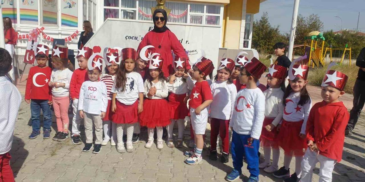 Miniklerin Cumhuriyet Coşkusu