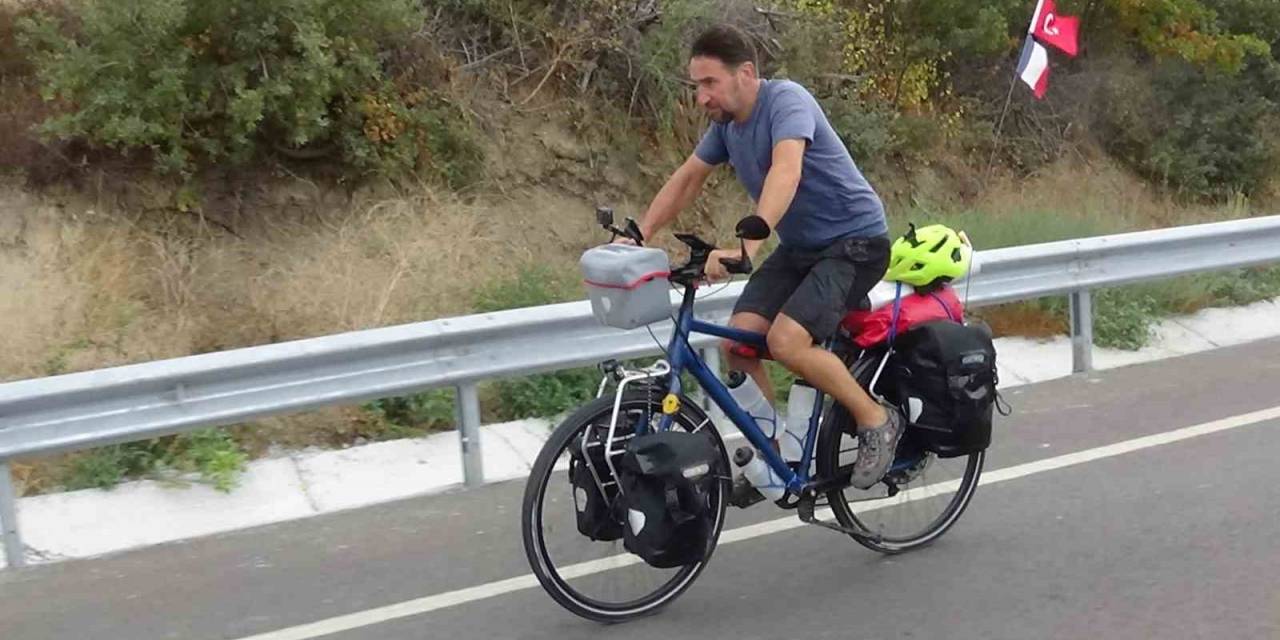 Cumhuriyet İçin 11 Ülkeyi Geçip 3 Bin 500 Kilometre Pedal Çevirdi