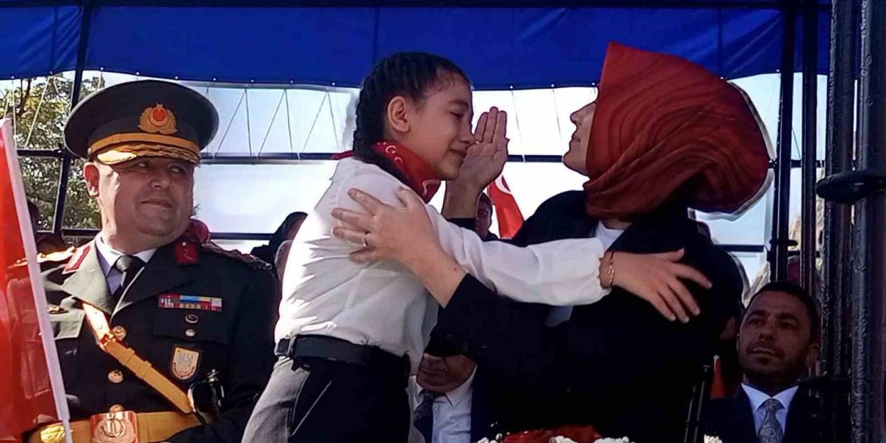 Mutluluk Gözyaşlarını ‘Devlet Ana’ Sildi