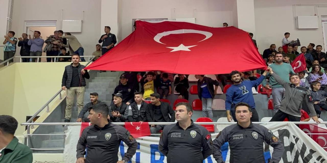 Axa Sigorta Efeler Ligi: Türşad: 1 - Halkbank: 3