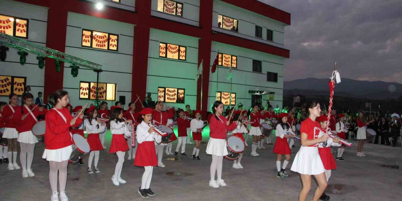 Öğrenciler 100. Yılı Büyük Bir Coşku İle Kutladı