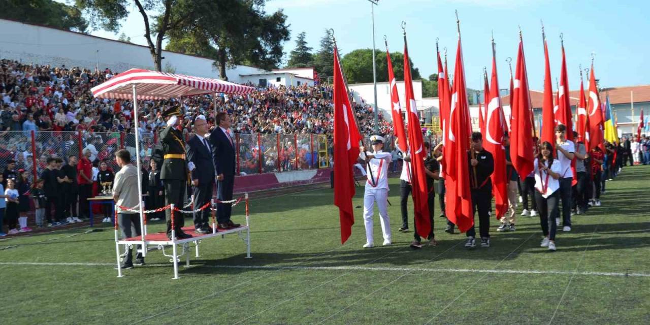 Ayvalık’ta Cumhuriyetin 100. Yıl Coşkusu