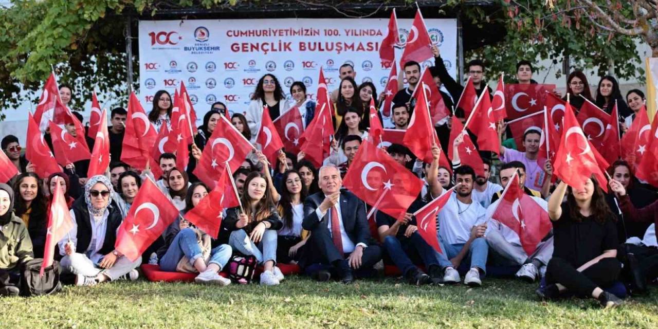 Başkan Zolan Gençlerle Cumhuriyet Coşkusunu Yaşadı