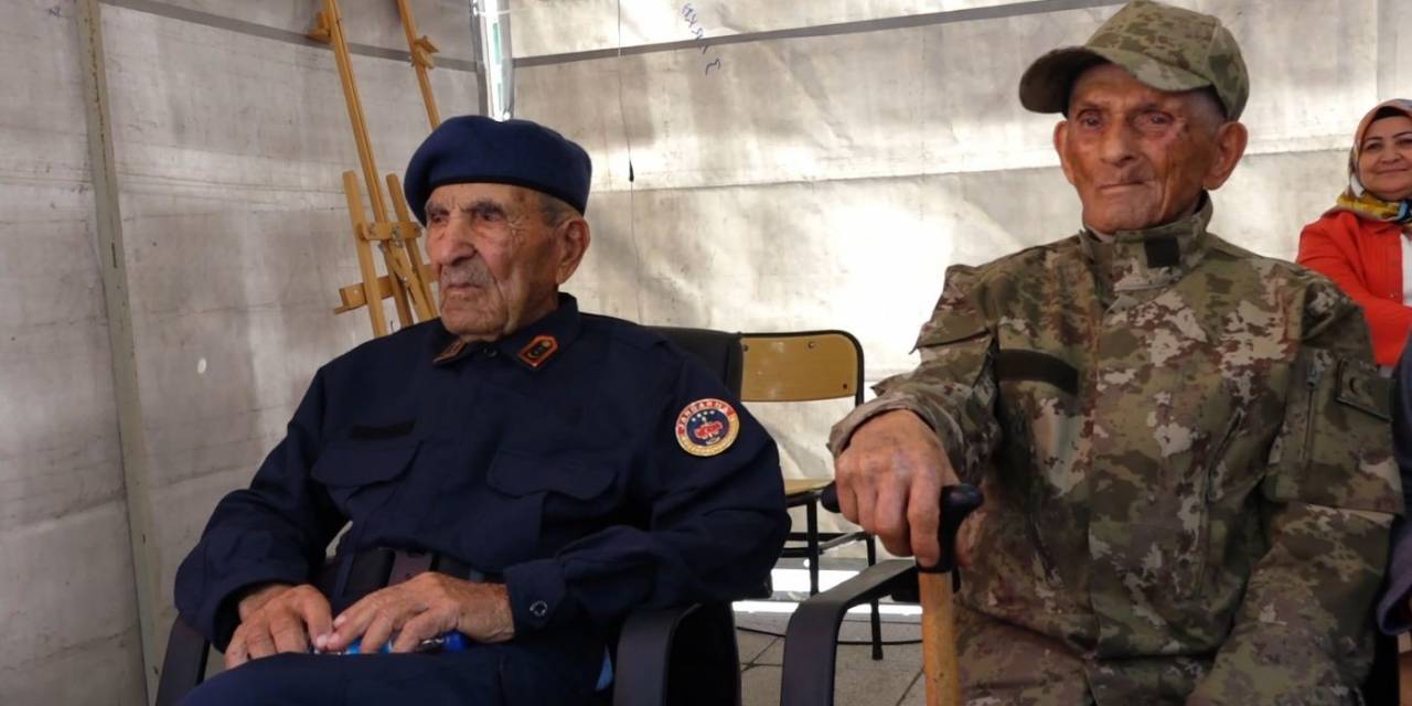 Cumhuriyetin Asırlık Çınarları Yıllar Sonra Askeri Üniforma Giydi