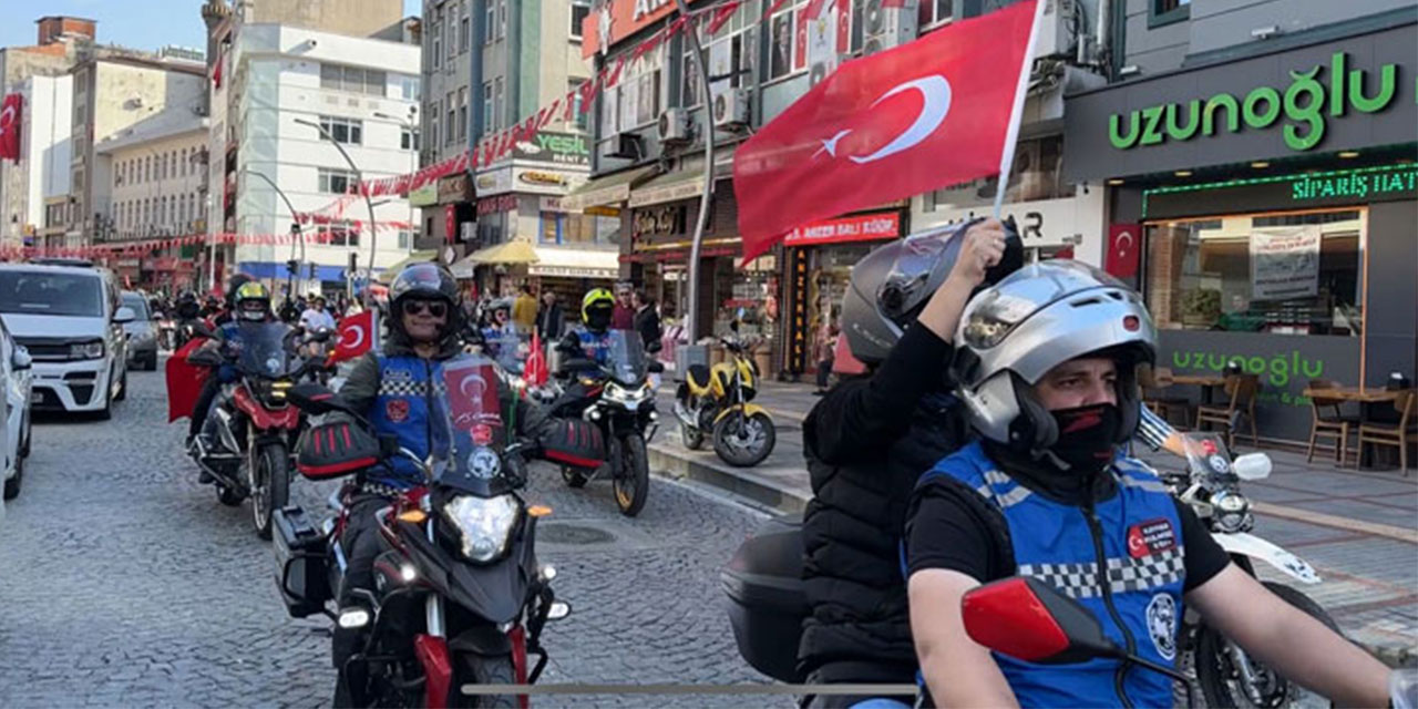 Rize’de Motosiklet Derneği’nden 100. Yıl Korteji