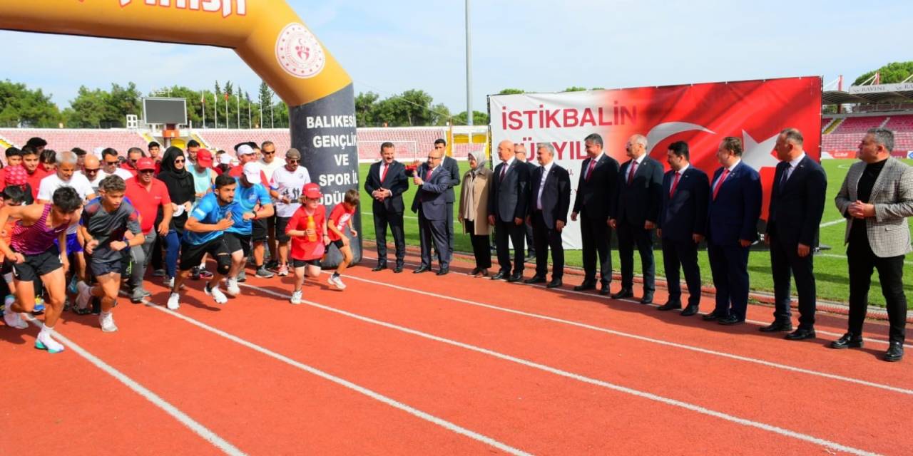 Balıkesir Cumhuriyet’in 100. Yılı İçin Koştu