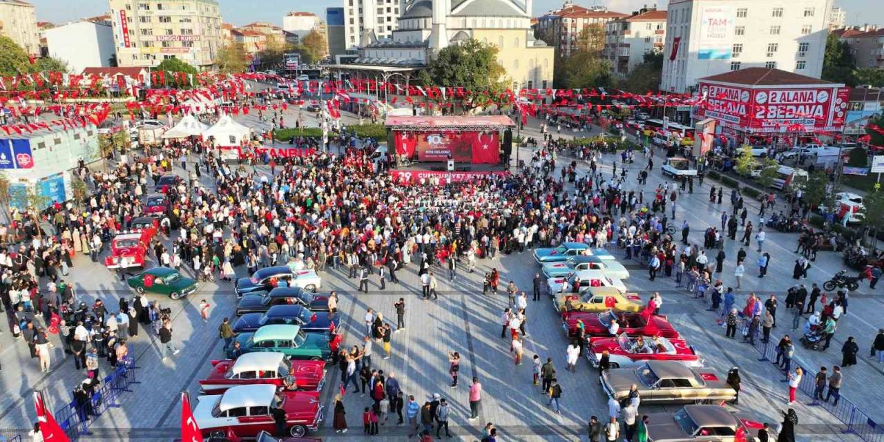 Bağcılar’da Klasik Otomobillerden "Cumhuriyet Konvoyu"