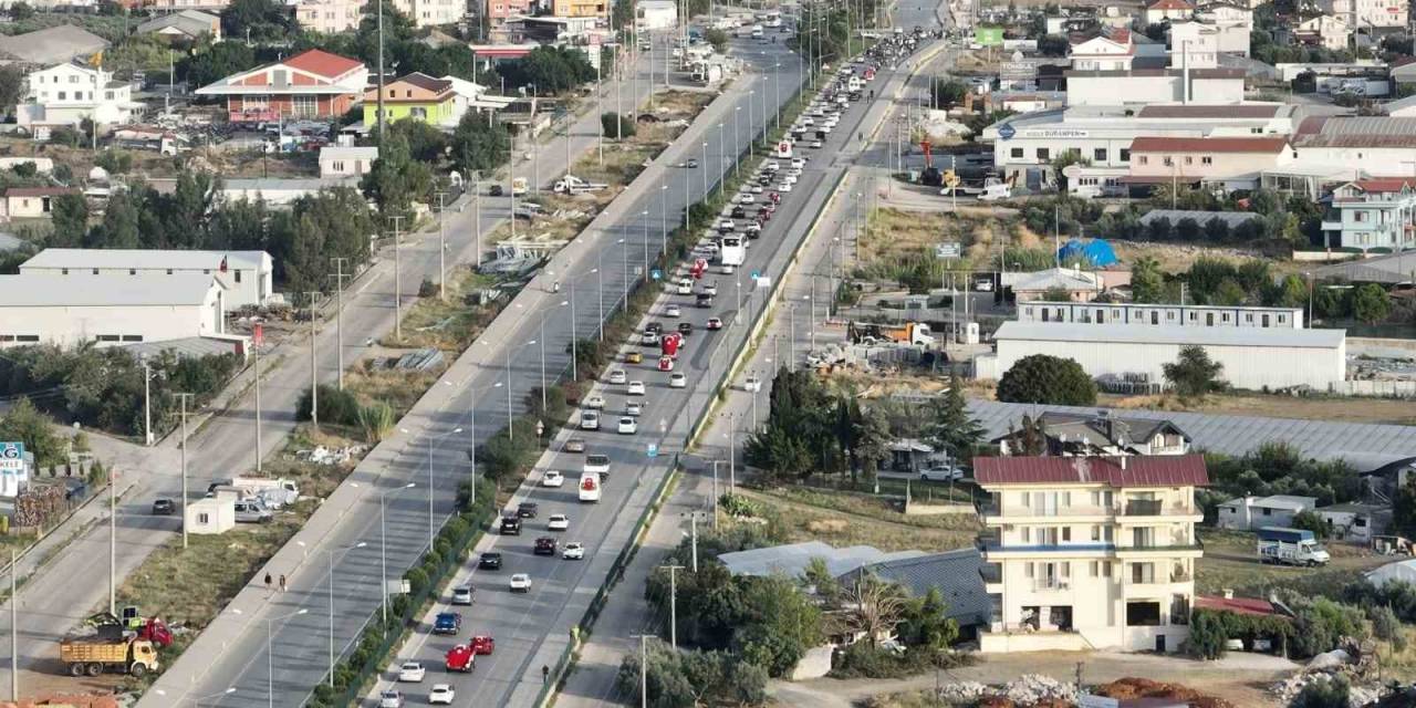 Fethiye’de Cumhuriyet Konvoyu Renkli Görüntüler Oluşturdu