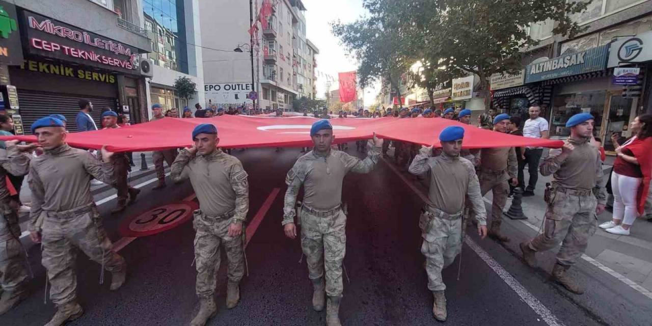 On Binler Cumhuriyet İçin Yürüdü