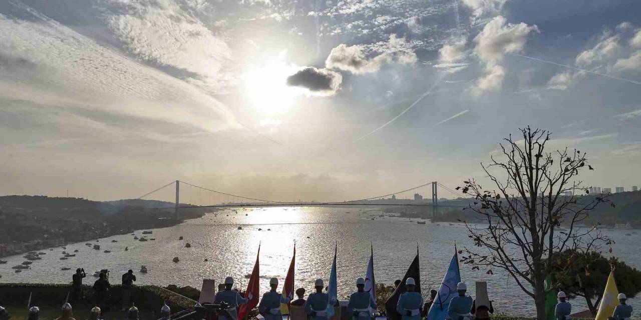 Türk Donanmasının 100 Gemisi Cumhurbaşkanı Erdoğan’ı Selamladı