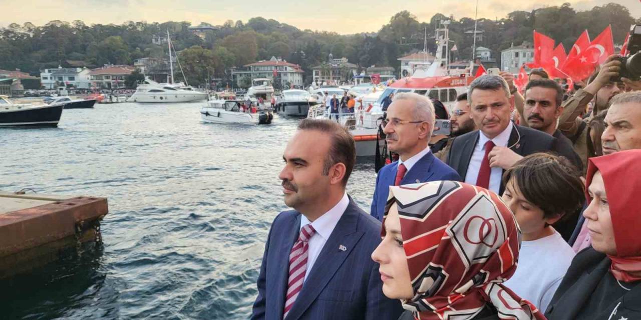 Bakan Uraloğlu İle Kacır, Tarabya Sahili’nden 100 Geminin Geçişini İzledi