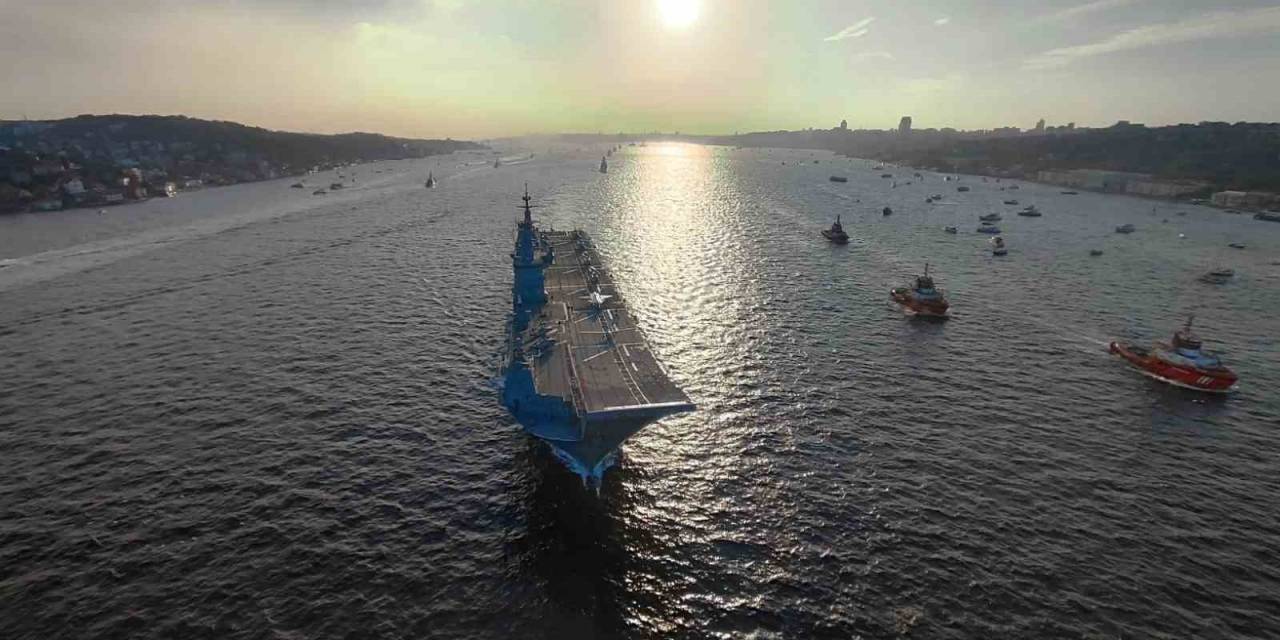 Türk Donanmasının 100 Gemisi İstanbul Boğazı’ndan Geçti