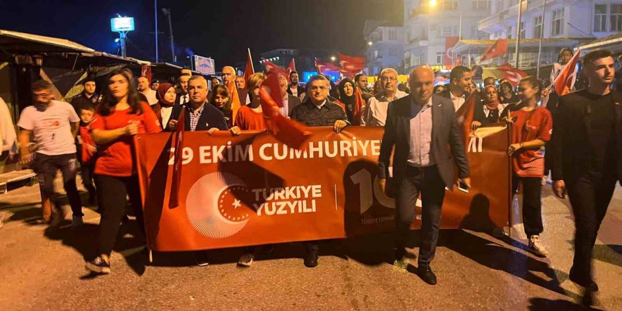 Sinop’ta Fener Alayı Düzenlendi