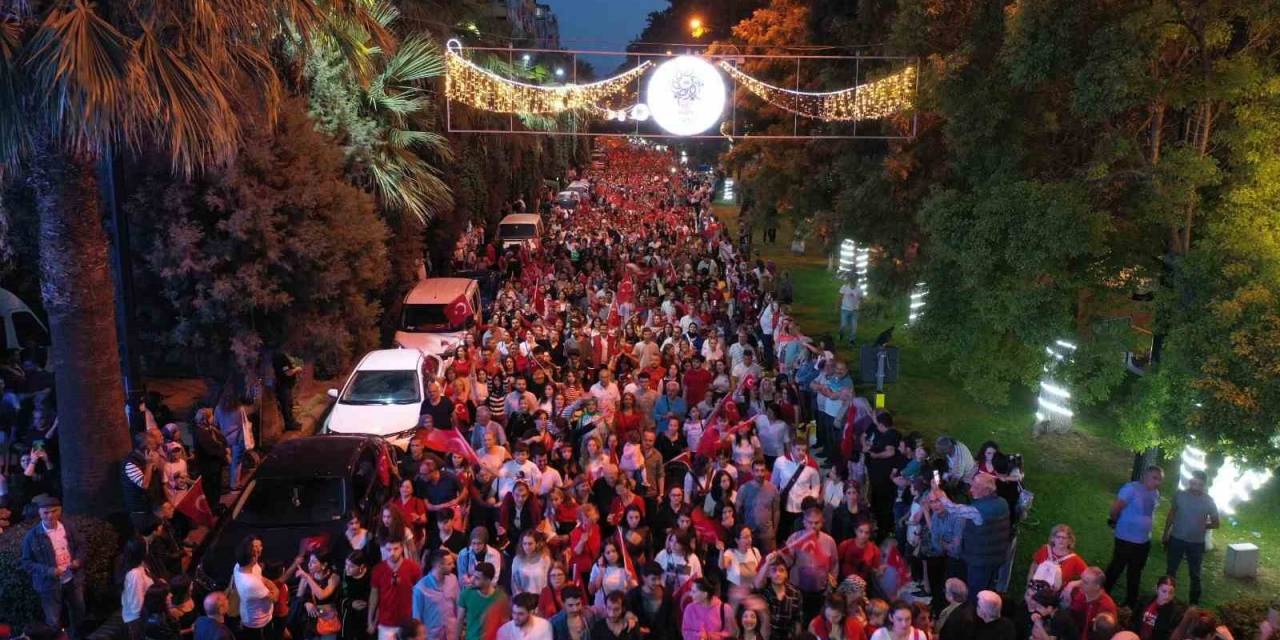 Aydınlılar Kortej Yürüyüşünde Bulvara Sığmadı