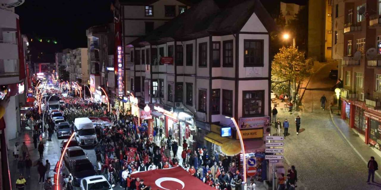 Gümüşhane’de Fener Alayı Yürüyüşü Gerçekleştirildi