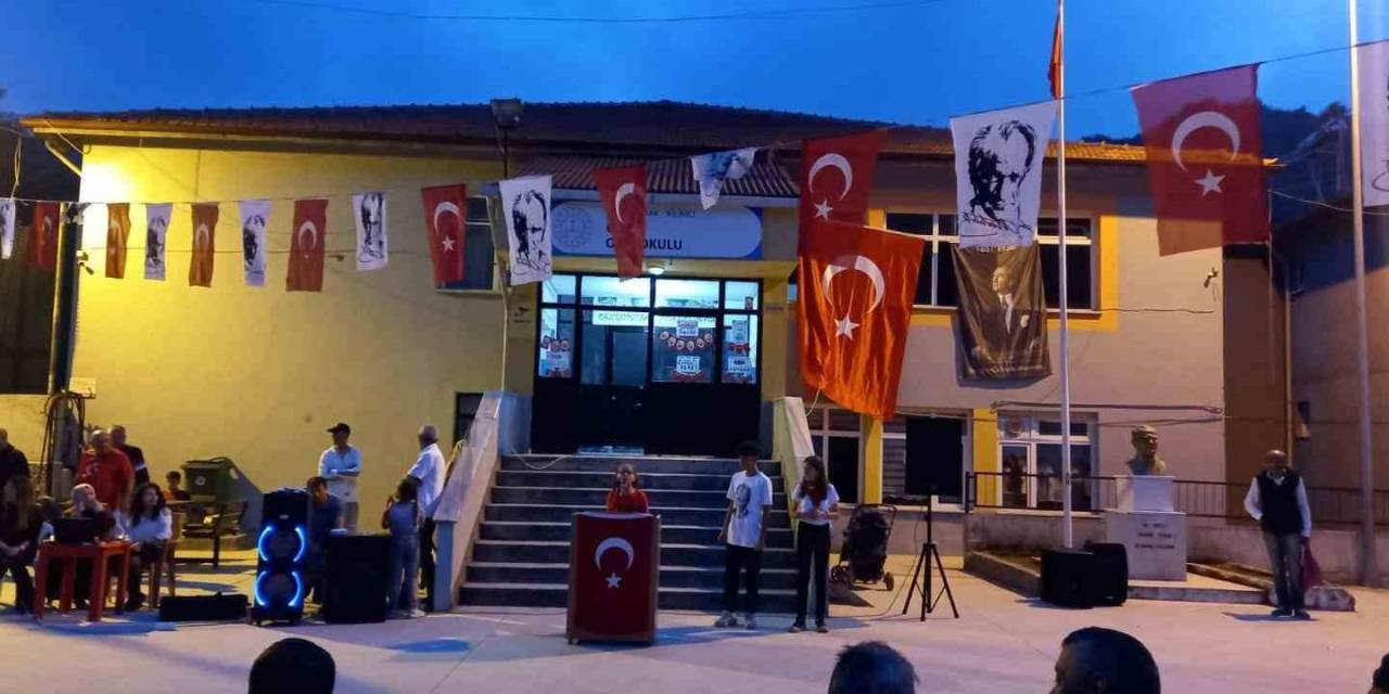 Göbü Köyünde Havai Fişekli 29 Ekim Kutlaması