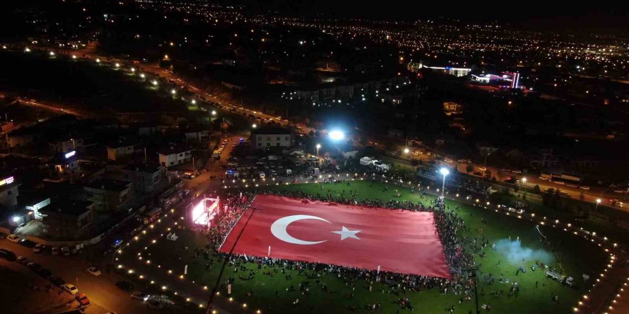 Talas, 100. Yılı Dünyanın En Büyük Türk Bayrağıyla Karşıladı