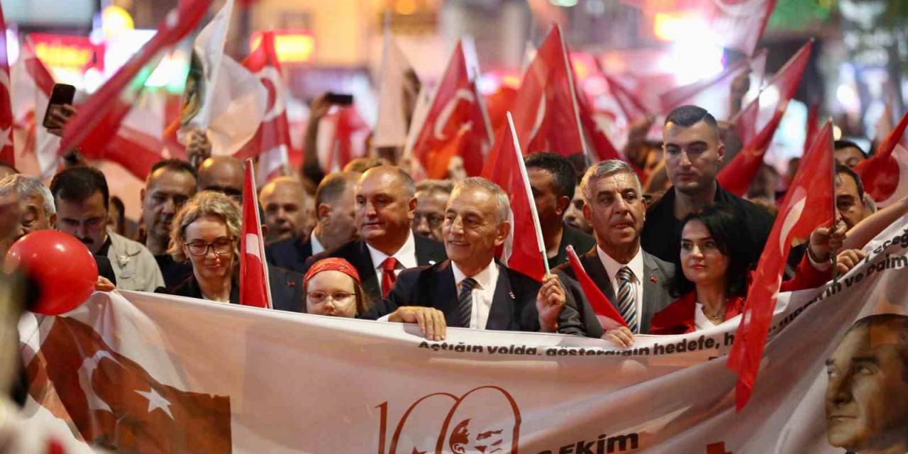 Küçükçekmece’de Cumhuriyet’in 100. Yılı Coşkuyla Kutlandı