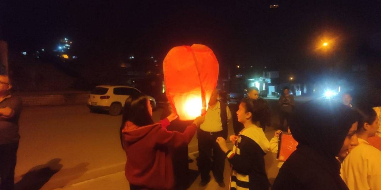 Depremzede Kadınlar, 100 Dilek Feneri Uçurdu