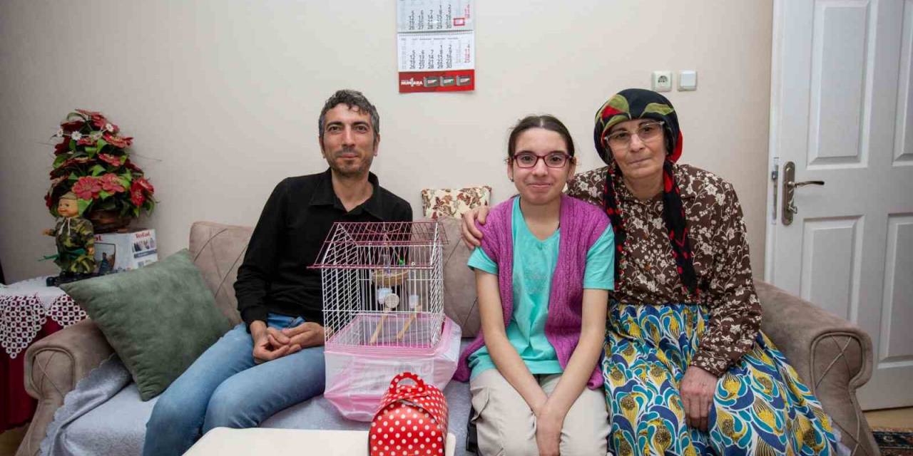 15 Yaşındaki Bedensel Engelli Melike’nin Yüzünü Güldüren Hediye