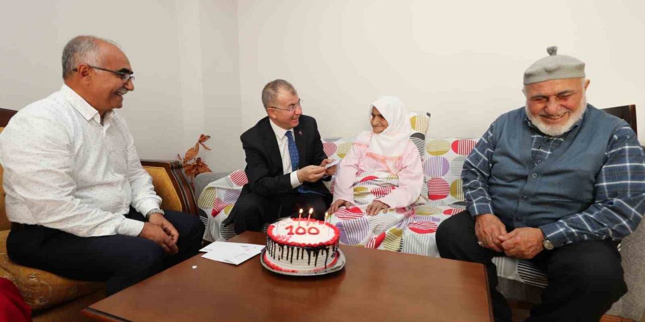 Cumhuriyet İle Yaşıt Amasyalı Penpe Nineye 100. Yıl Kimliği