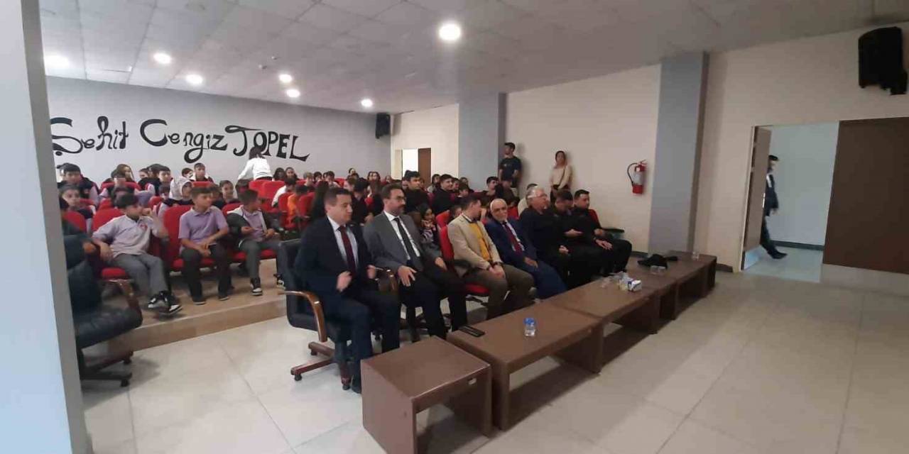 Tarihçi Ve Yazar Mustafa Turan Öğrencilerle Bir Araya Geldi