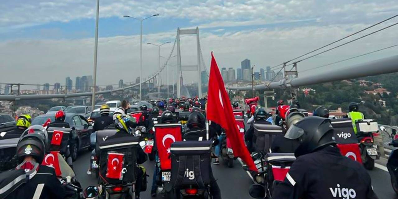 Yüzlerce Moto Kurye Cumhuriyet Bayramı’nı Coşku İle Kutladı